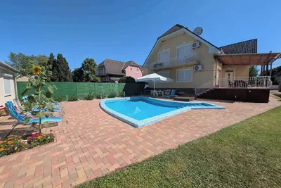 Image de Maison de vacances avec piscine et Internet