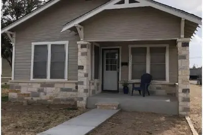 Image de Newly renovated 2 bedroom house with king beds