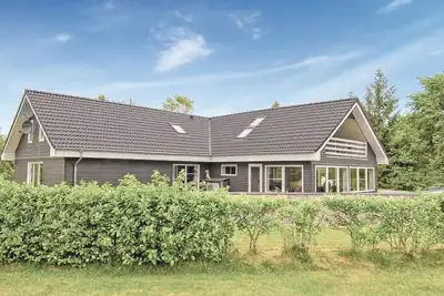 Image de Belle maison à Glesborg avec sauna