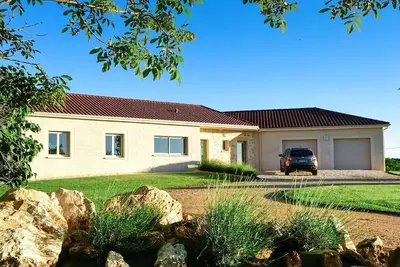 Image de Grande maison contemporaine  à la campagne avec piscine privée