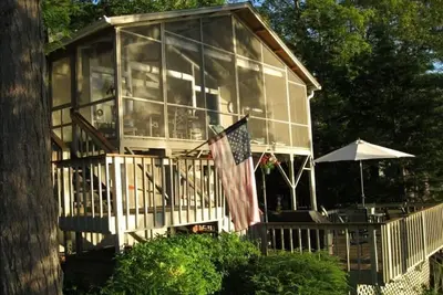 Image de Romance, and Relax as You Rejuvenate at Our Lake House Retreat