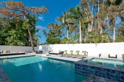 Image de Perfect location for a variety of guests!