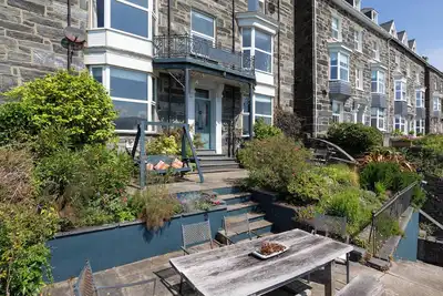 Image de Grand large apartment in Townhouse by the Sea. Superb Views. Brilliant Location