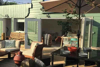 Image de Owlers Retreat, 3 Chambres Luxury Beach House, 1 minute de la plage, jardin clos