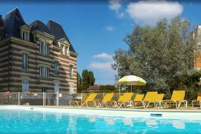 Image de Cosy appartement dans une villa avec piscine, proche du centre et de la mer