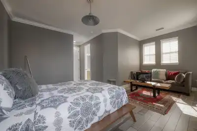 Image de Centrally Located Soho Retreat Walkable to Ut & Dining