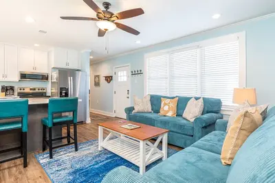 Image de Walkin On Sunshine | Family Friendly House!