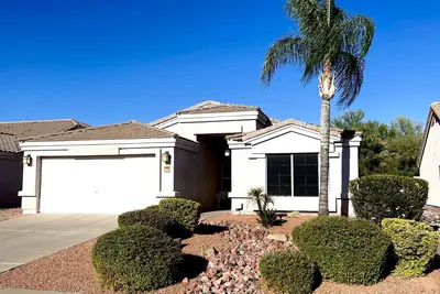 Image de Open Living Space in Family-friendly Neighborhood