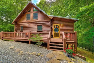 Image de Blue Ridge Log Cabin w/ Hot Tub & Game Room!