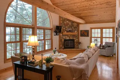 Image de Viola Lakefront Escape w/ 3 Kayaks & Paddle Board