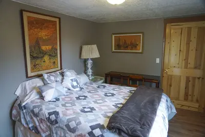Image de Studio W/ Panoramic View Of River - Great Value