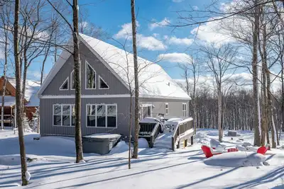 Image de Stylish Retreat w/ Deck & Designer Touches