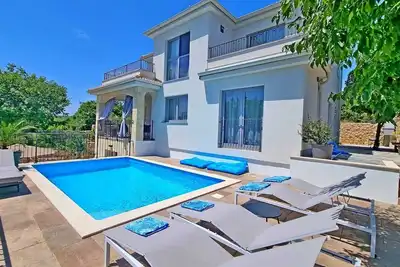 Appartement Viktorija avec piscine privée