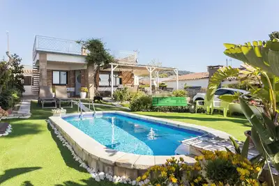 Image de House with sea views, garden and pool