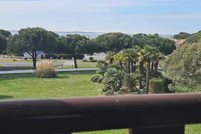 Image de 500 m Pontaillac • Vue mer salon & balcon • 26 m² cosy • Parking & ménage inclus