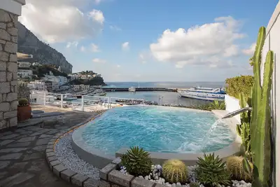Image de Big Villa With Amazing Infinity Terrace Jacuzzi Swimming Pool 10 Min From \"Piazzetta\".