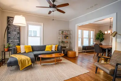 Image de Gorgeous, Private Home! Walk Everywhere - Restaurants, Shops, Lakes!