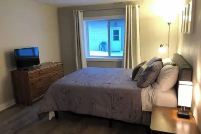 Image de The Family - Entire private  2 bed/ 2 bath Apt