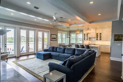 Image de Downtown Waterfront with Yacht Accessibility