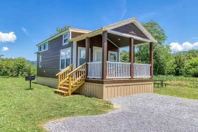 Image de Cattail Cottage is a Tiny Home in Wears Valley!
