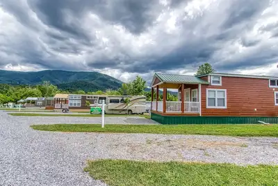 Image de Valley View Cottage is a Tiny Home in Wears Valley!