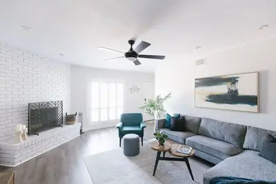 Image de Heart of Old Town - Stylish Townhome - Greenbelt