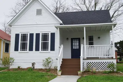 Image de Spoetzl Haus, Historic Cottage 4 blocks from Spoetzl Brewery