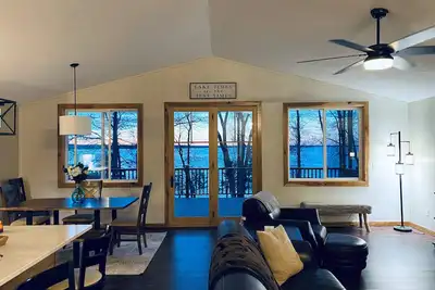 Image de Pine Point Paradise - year round premier fishing and lake life living!