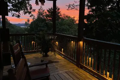 Image de Center Hill Xl Cabin min to I-40 Lake views all year walkable Hurricane Marina