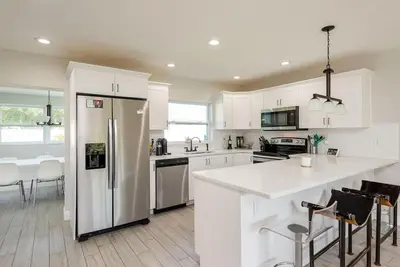 Image de Elegant, Modern Home 12 Minutes From Raymond James!