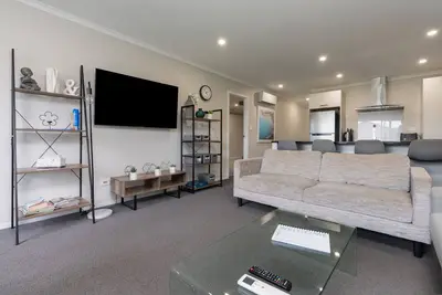 Image de Brand new, modern house in a great location!