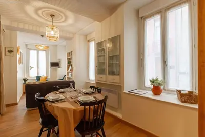 Image de T2 bis, idéalement situé en centre ville, au calme, ⭐️⭐️⭐️, tout confort