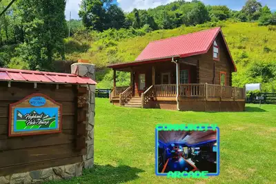 Image de Rumples Retreat at Highland Hideaways - Arcade - Private Drive-in Theater