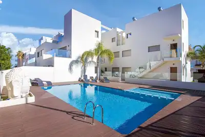 Image de Appartement confortable de 3 chambres à.