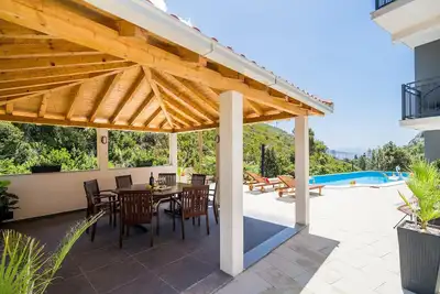 Image de Superbe maison de 5 chambres à Trstenik