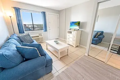 Image de Oceanview Bluewater Resort's King Honeymoon Suite!