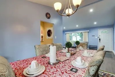 Image de Comfy 3 bedrooms and 2 baths with free parking