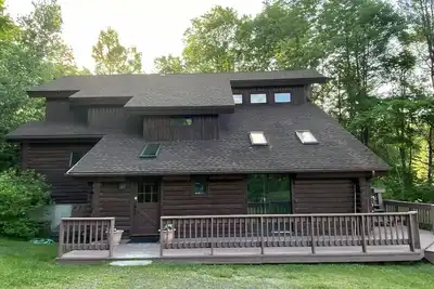 Image de Log Cabin Retreat on 40 Acres