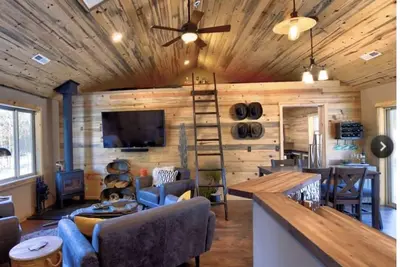 Image de Private Updated Cabin Game Room & Peloton