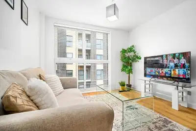 Luxury One Bedroom Jq Apartment
