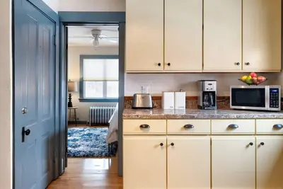 Image de Modern Bungalow \/\/ Walk Downtown!