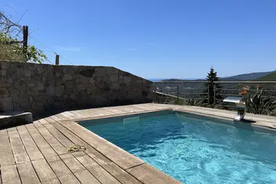 Image de Charmante maison avec vue mer et montagne et sa piscine privée