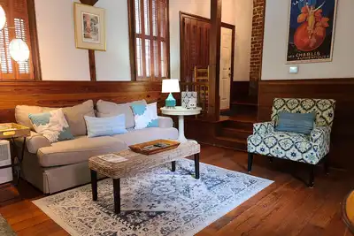 Image de Weeknight Discounts! ! Charlton Lane Cottage is So Savannah!