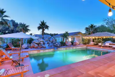Image de Large home +>acre compound, sleeps 20, pickle +basketball, 15 mins to Ps, billiards