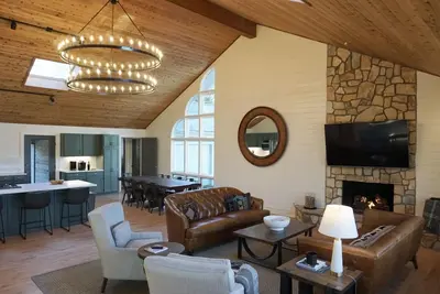 Image de Sky Light. Walk to downtown Highlands