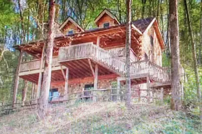 Image de Romantic, Cozy Log Cabin, Hot Tub, WiFi, pool table