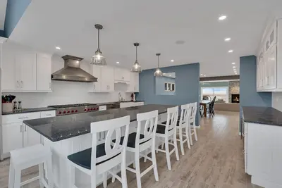 Image de Direct Beach Access - Incredible Beachfront Home - Super Clean - 5 star