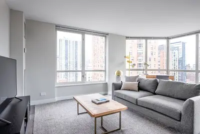 Image de Ideal Gold Coast 2br, w/ Gym, Lounge, W/D, nr Oak Street by Blueground