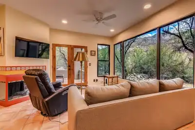 Image de A Spectacular Retreat with Amazing Mountain Views!