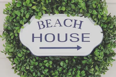 Image de One block from Pompano Joes is our resort cottage with large patio for relaxing